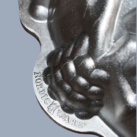 Nordic Ware Holiday Wreath Silver Cake Pan - Picture 3 of 5